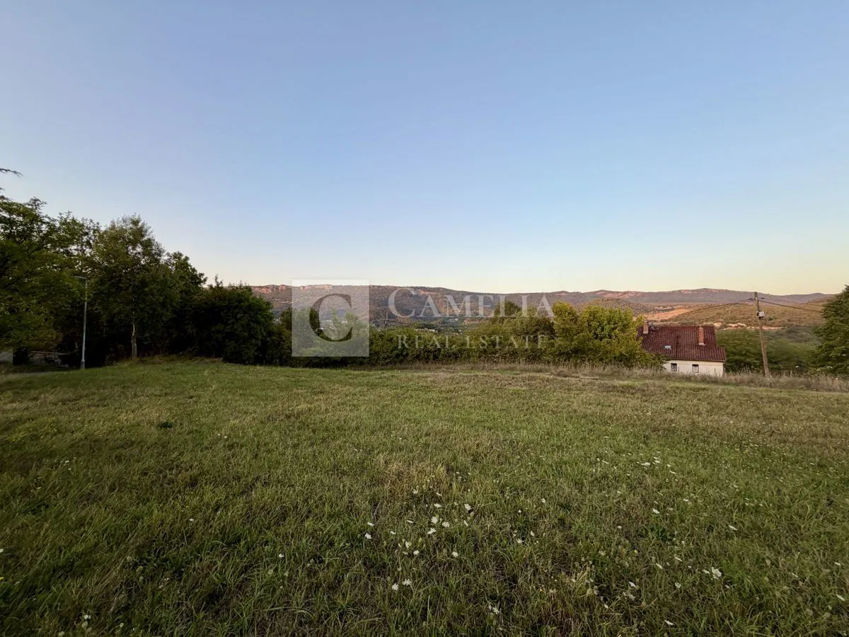 BUZET – GRAĐEVINSKO ZEMLJIŠTE 3.059 m²