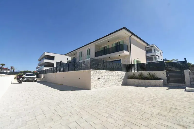 Nova šarmantna mediteranska kuća s bazenom! Otok Krk, Malinska