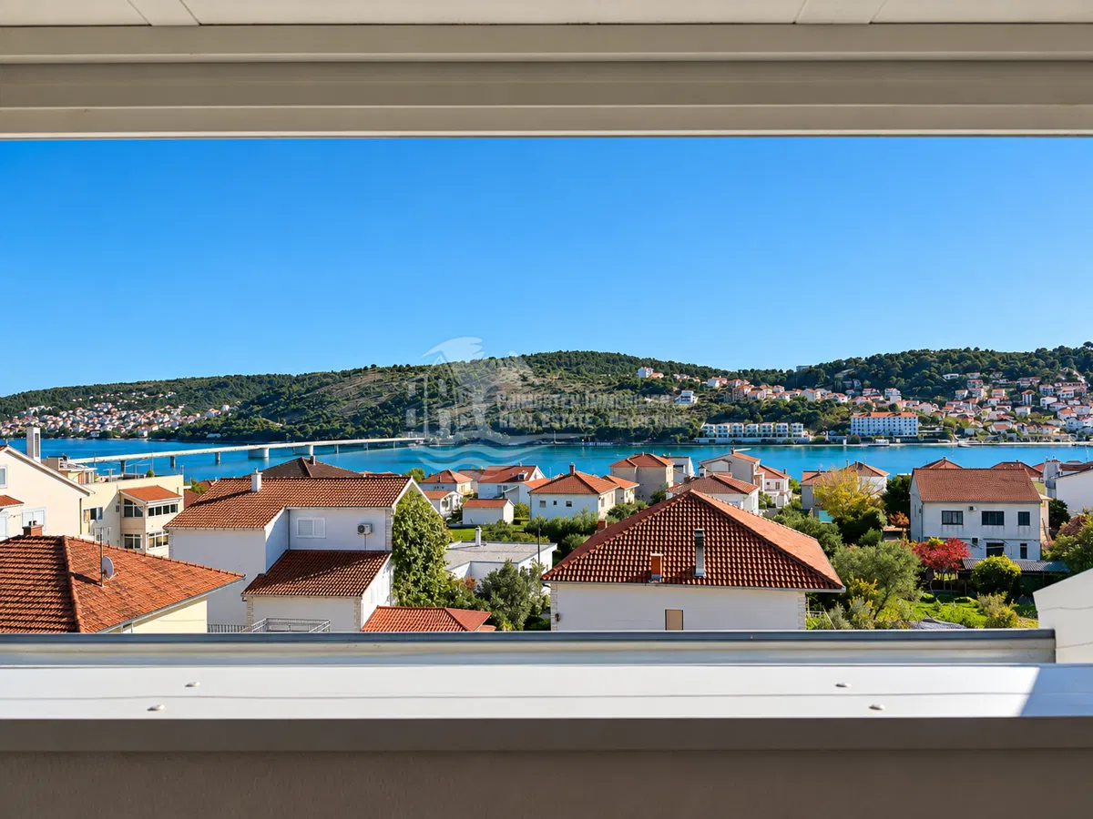 Trogir/Komforan trosoban stan s pogledom na more
