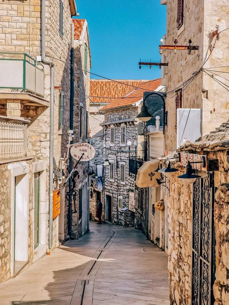 Primošten Stari grad – 3 spavaće sobe i krovna terasa
