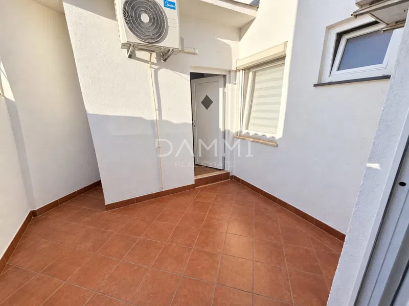 Istra, Barbariga, Apartment mit kleinem Hof,