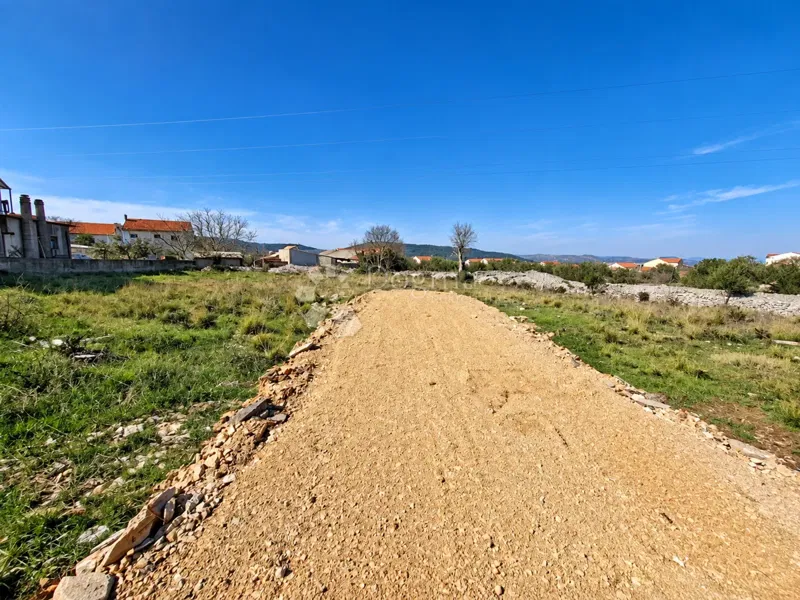 ZAZIDLJIVO ZEMLJIŠČE, 408 m2, BILICE