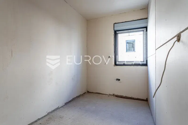 Podstrana, dvosoban stan u prizemlju