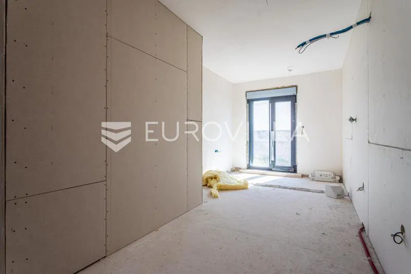 Podstrana, jednosoban apartman na prvom katu