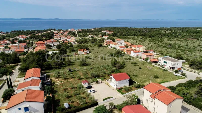 Vir,kuća na zemljištu 2732 m2-pogled na more