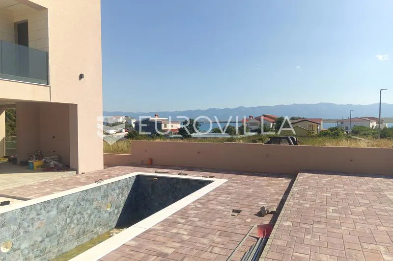 Vir, Luksuzna vila s bazenom prvi red do mora