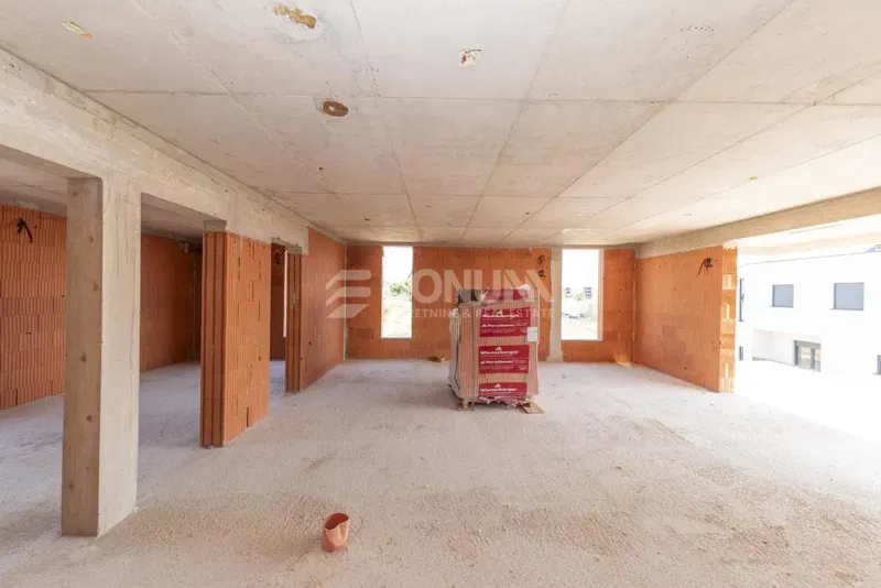 Vodice, apartma z veliko pokrito teraso
