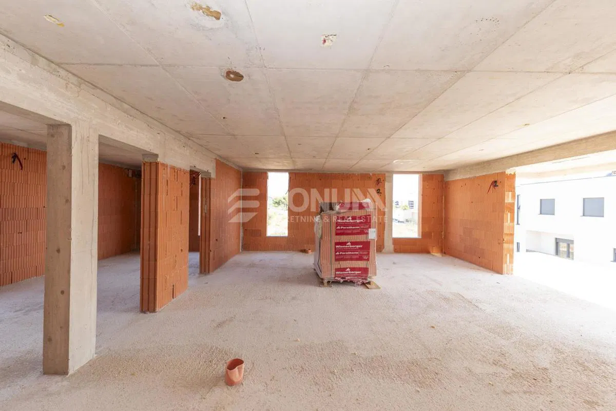 Vodice, apartma z veliko pokrito teraso