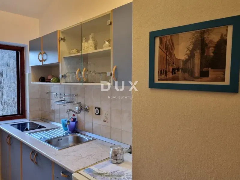 Istria, Pola, appartamento con 1 camera da letto, soggiorno, 2° piano, centro, 30 m2 – 2