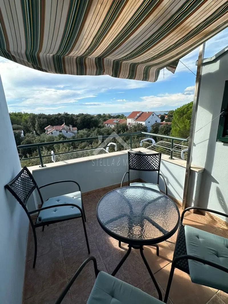 Namješteni apartman sa pogledom 300m do plaže - Zaton, Nin