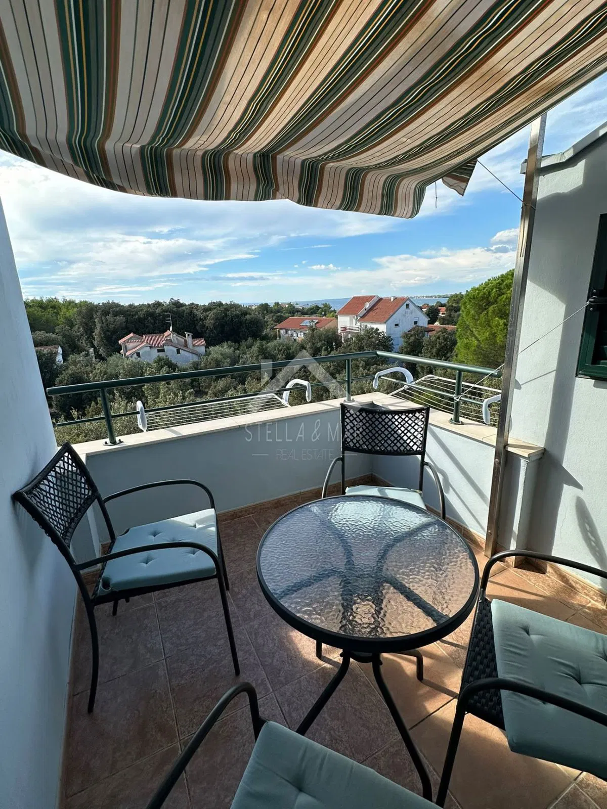 Namješteni apartman sa pogledom 300m do plaže - Zaton, Nin