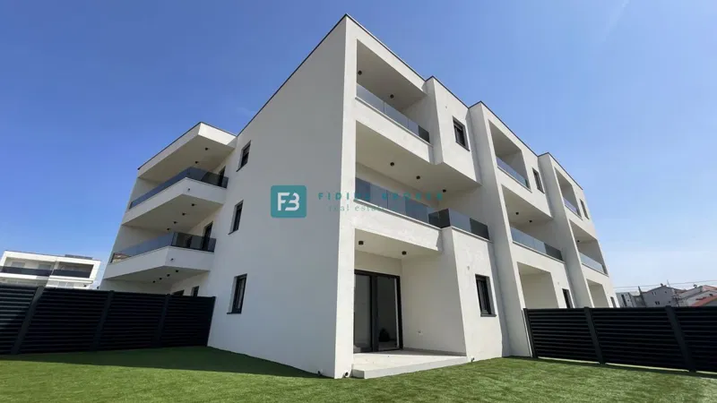 VODICE, Neubau, zweistöckige Wohnung, Garten 35 m2, S3 – 3