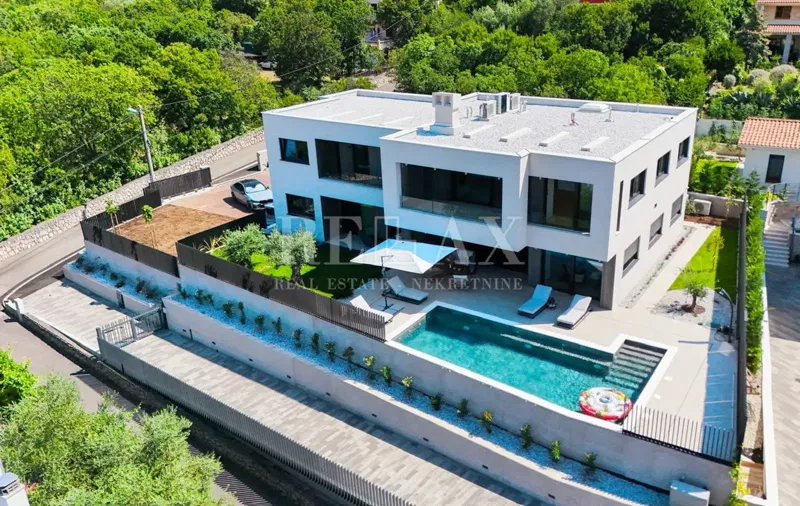 Kostrena - premium vila s pogledom na Kvarner