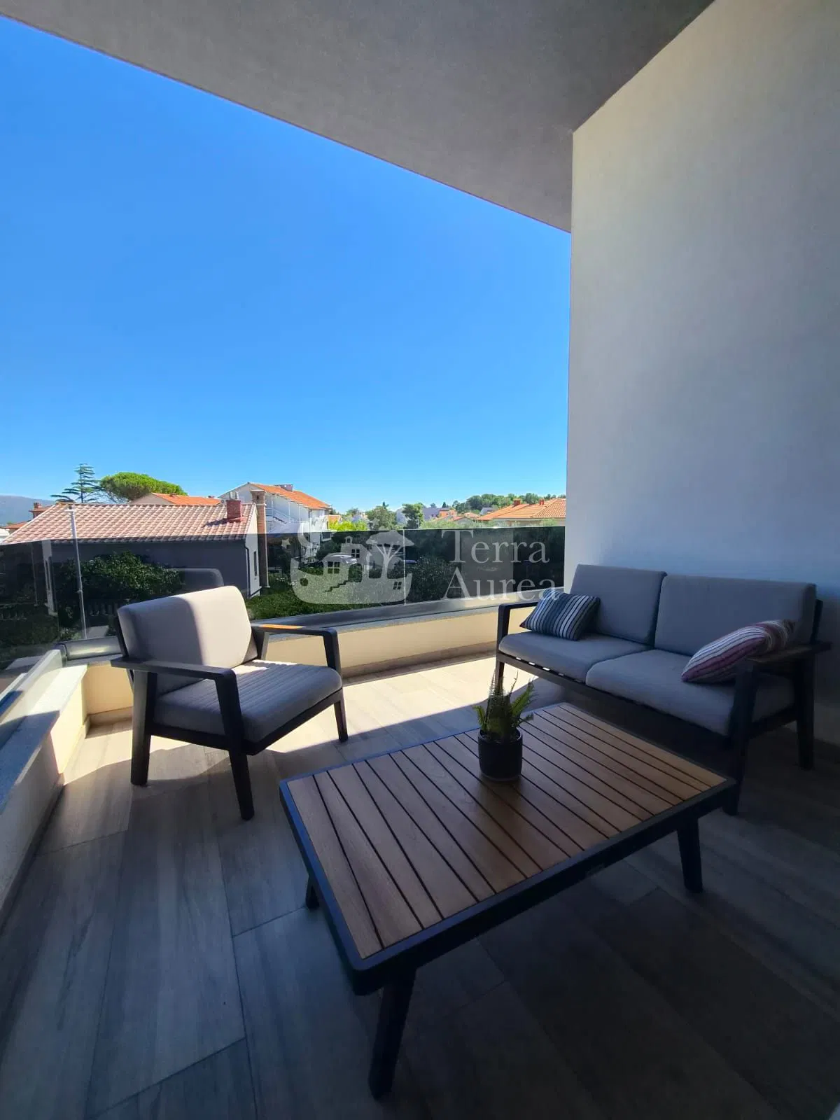 Dugoročni najam - Moderan apartman u neposrednoj blizini mora, grad Krk