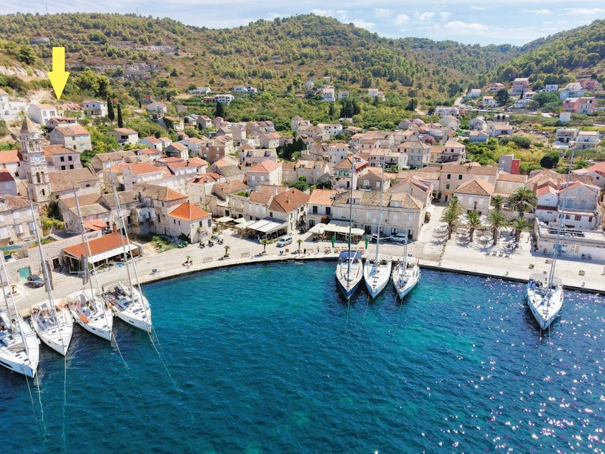 Vis, Kut - atraktivno građevinsko zemljište 366 m2 s pogledom na more