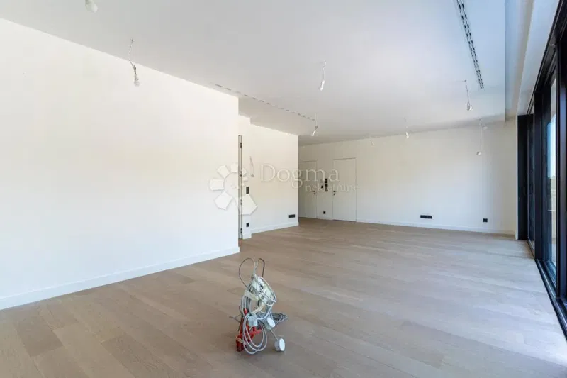 Flat Kraljevec, Gornji Grad - Medveščak, 164,24m2 – 3