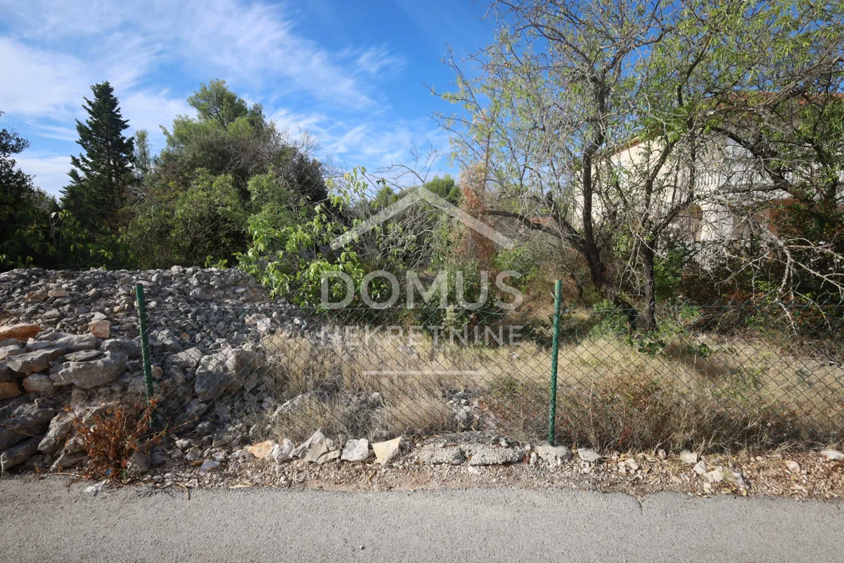 Zablaće, građevinsko zemljište od 697 m², 500 m od mora
