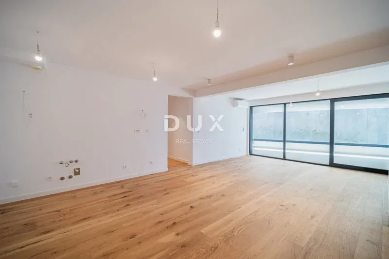 Opatija, centro, appartamento di 4 locali, 165,17 m2, terrazza 55 m2 – 2
