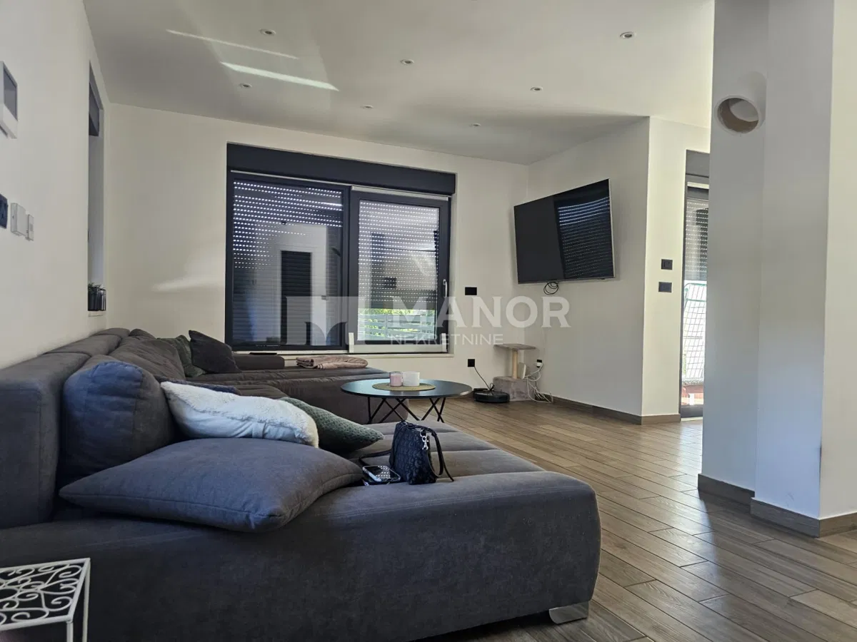 RIJEKA, OREHOVICA – Moderna samostojeća kuća 180 m², novogradnja, garaža 39 m²