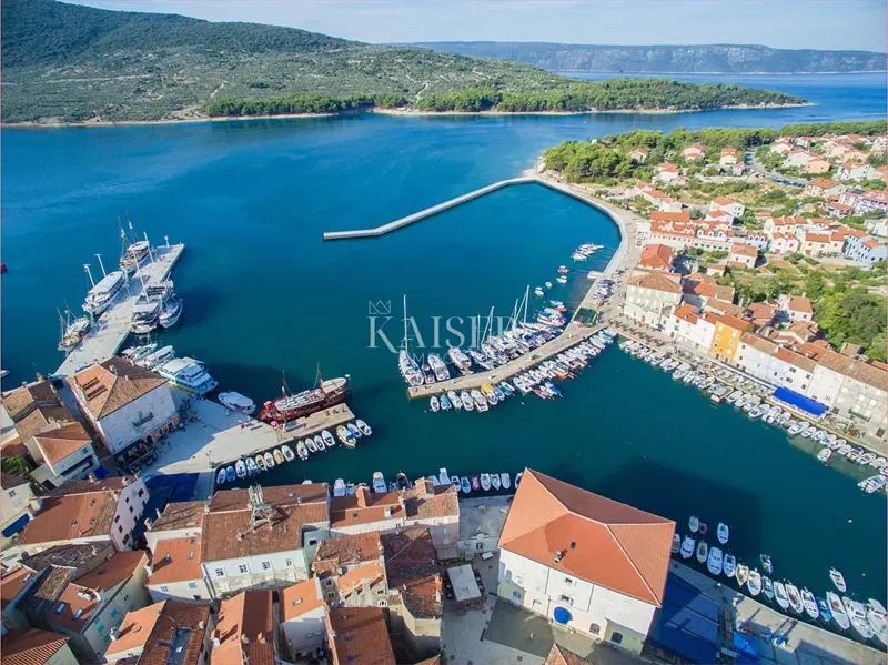 Grad Cres (Melin) –  zemljište na vrhunskoj lokaciji u blizini mora,