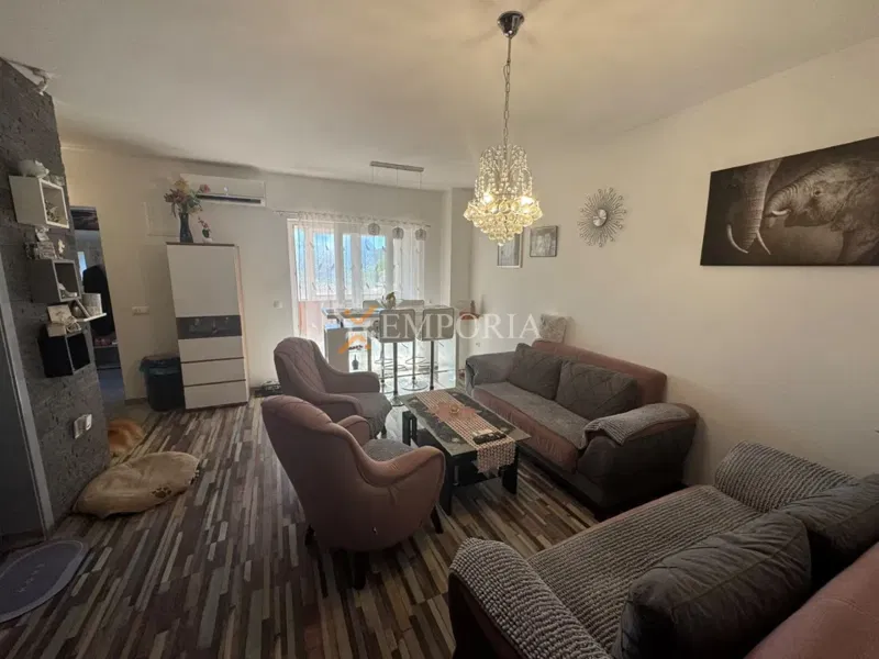 Vir – namješten apartman s vrtom i tri parkirna mjesta