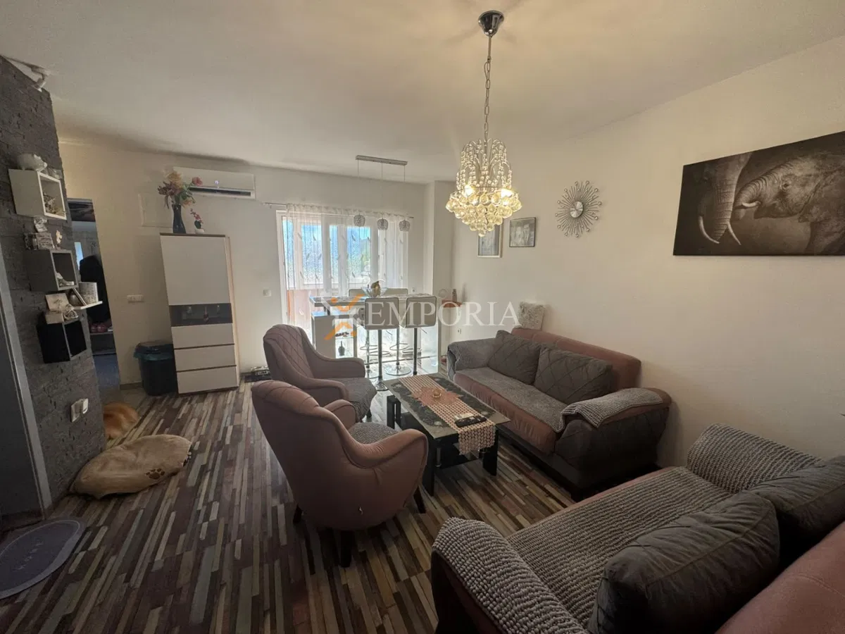 Vir – namješten apartman s vrtom i tri parkirna mjesta