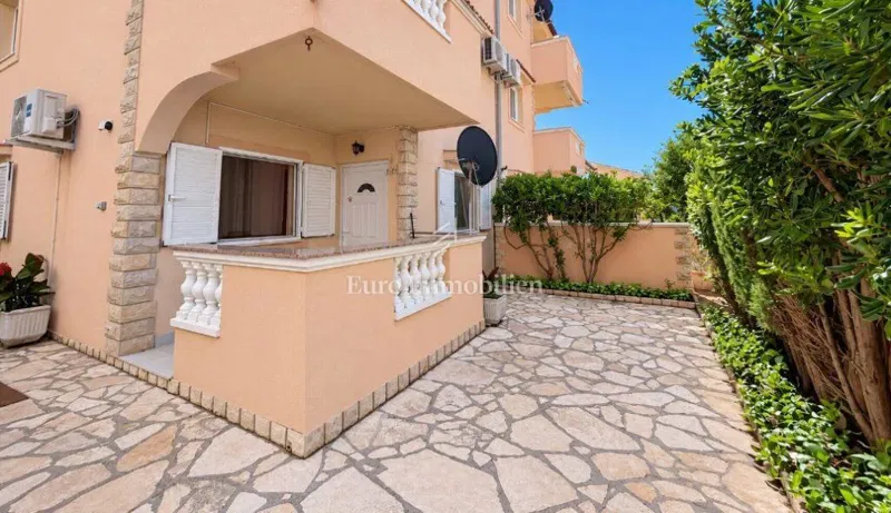 Stara Novalja – dvosobni apartman blizu mora