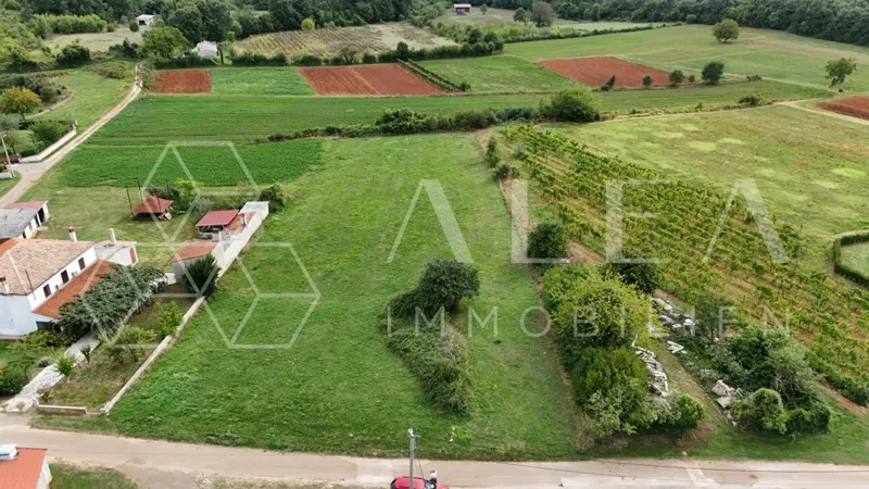KOMPLEX AUS BAU- UND LANDWIRTSCHAFTSFLÄCHEN IN DER UMGEBUNG VON BARBAN