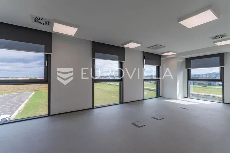 Gornji Kneginec, poslovni prostor uredske namjene 327 m² unutar poslovne zgrade