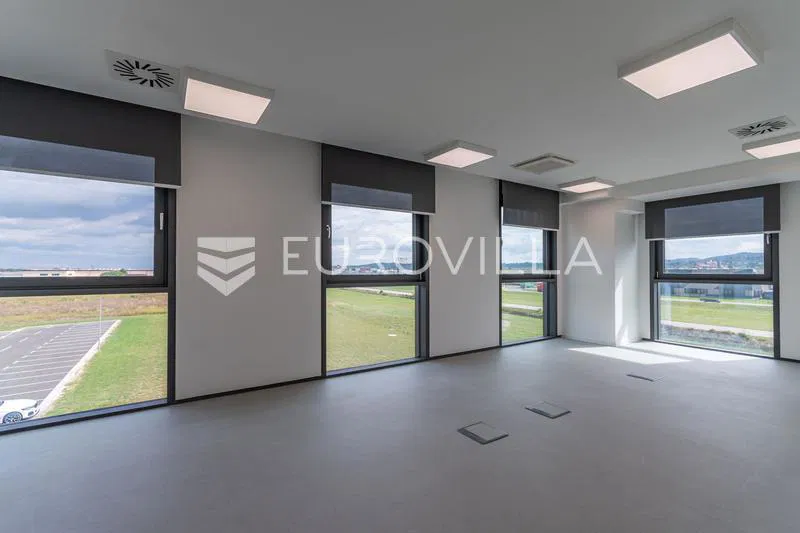 Gornji Kneginec, poslovni prostor uredske namjene 327 m² unutar poslovne zgrade