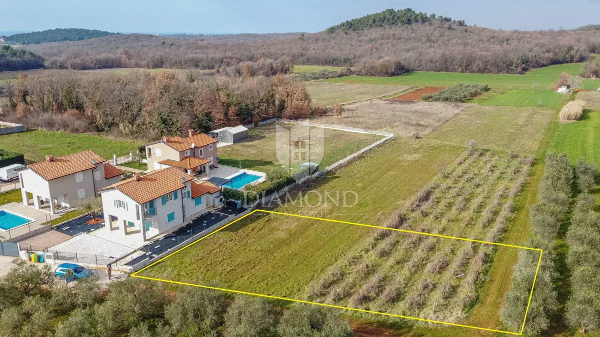 EKLUZIVNO! Poreč, zemljište, 699 m2 na rubu naselja!