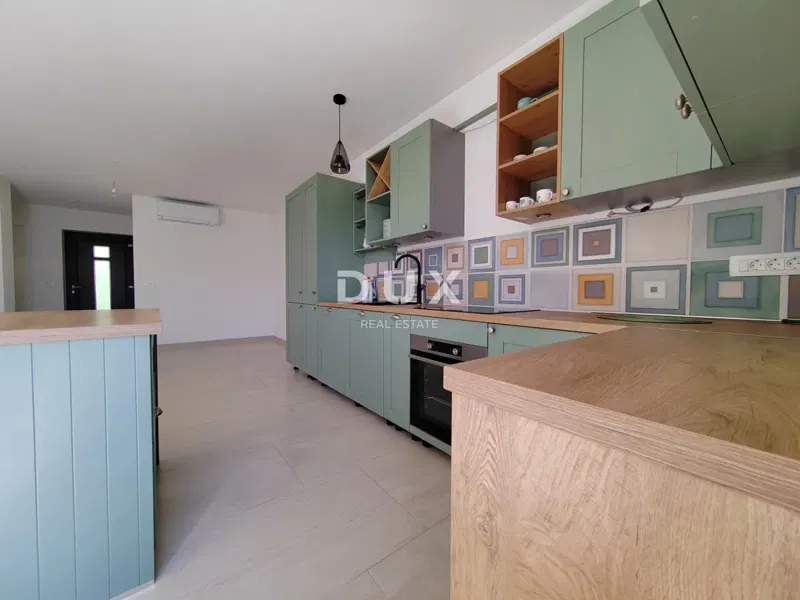 Istria, Poreč, apartament, 73 m2, taras na dachu, widok, parking – 2