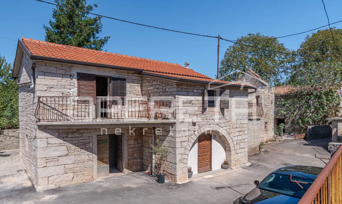 ISTRA, TINJAN (OKOLICA) -  Jedinstveni kompleks kamenih kuća s velikim potencijalom