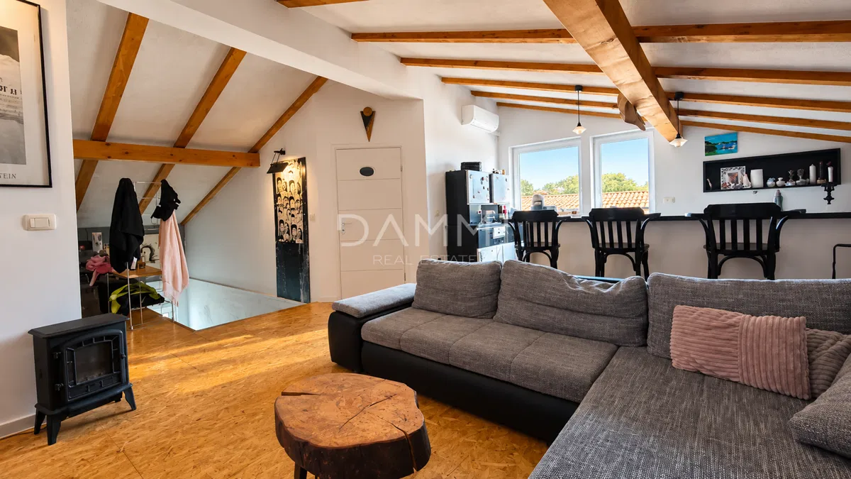 Šišan, Istra – trosoban stan 132 m² s okućnicom 62 m², 1. kat