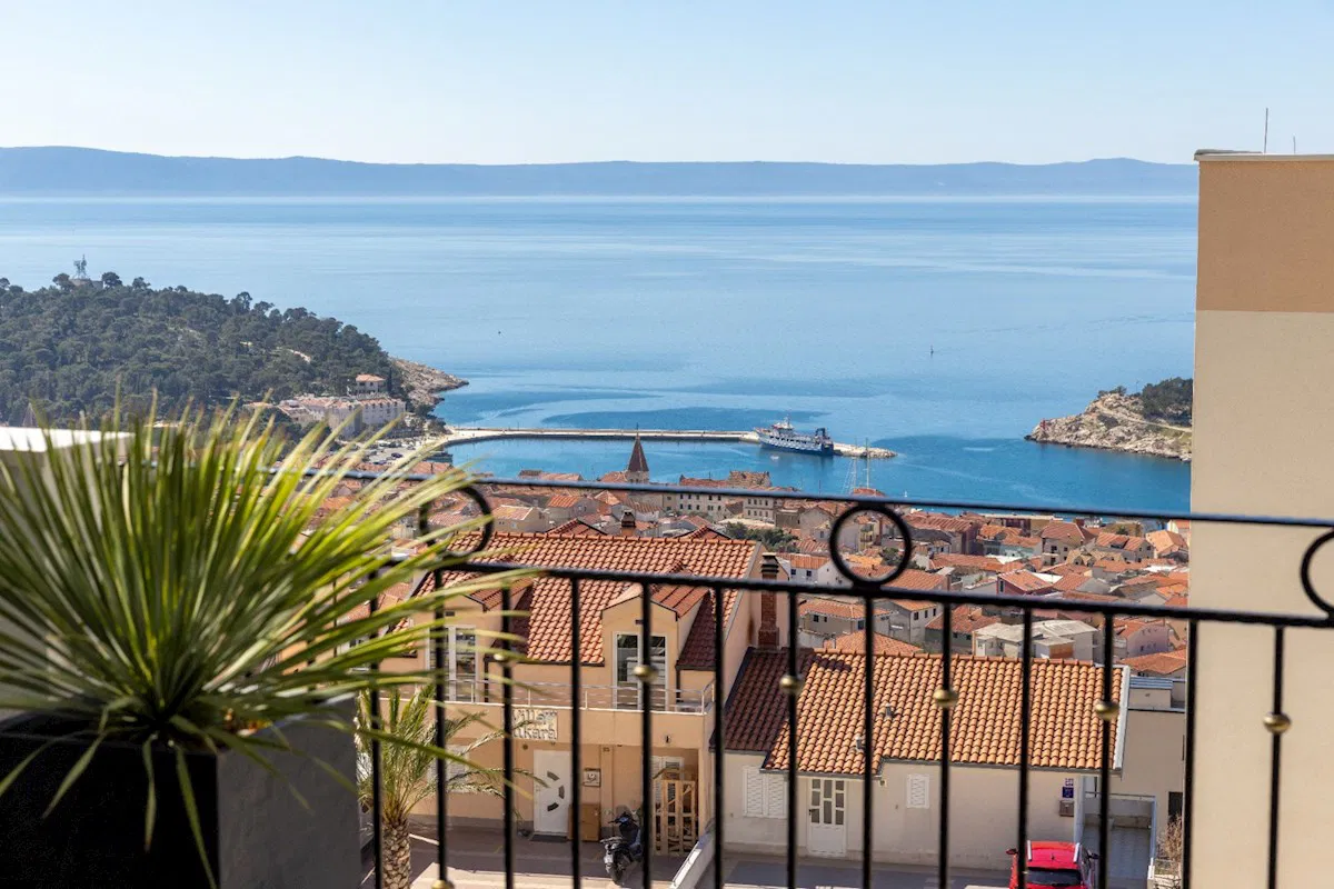 Dvosoban stan sa fantastičnim pogledom na more MAKARSKA
