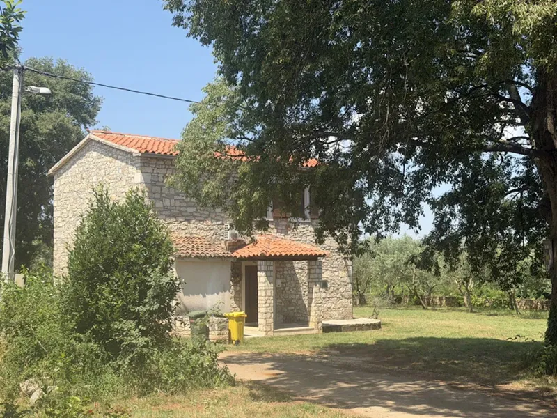 Samostojeća kuća bruto 131 m2, na prodaju,  u okolici Višnjana, zemljište 600 m2