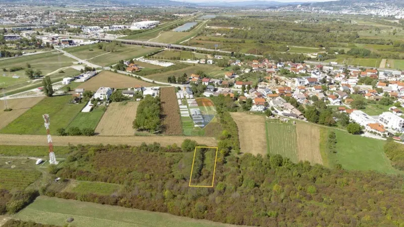 Zagreb, Blato - građevinsko zemljište, uz trasu Jarunskog mosta