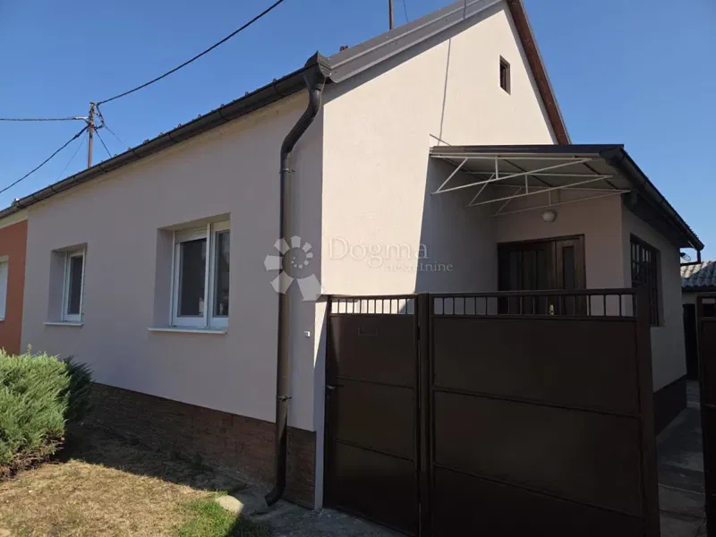 Kuća blizu centra Slavonskog Broda, dvorište i vrt