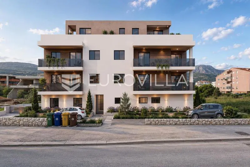 Kaštel Kambelovac, novogradnja, komforan trosoban stan s 2 parking mjesta, 95,91 m²