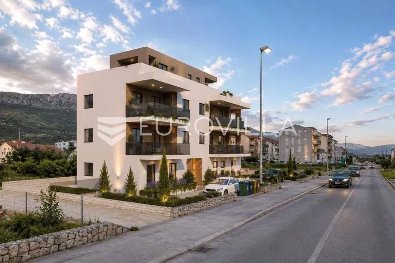 Kaštel Kambelovac, novogradnja, dvosoban stan s vrtom i lođom površine 96,44 m²