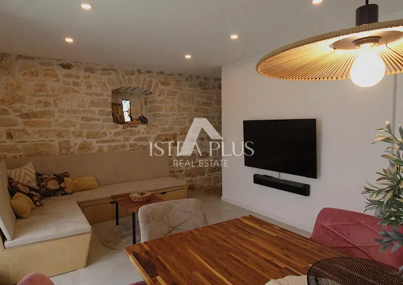 Exklusiv! Istrien, Tar-Vabriga – Steinhaus mit 3 Schlafzimmern, unweit vom Meer, ca. 950 m²