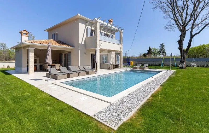 Casa con piscina e giardino – 3