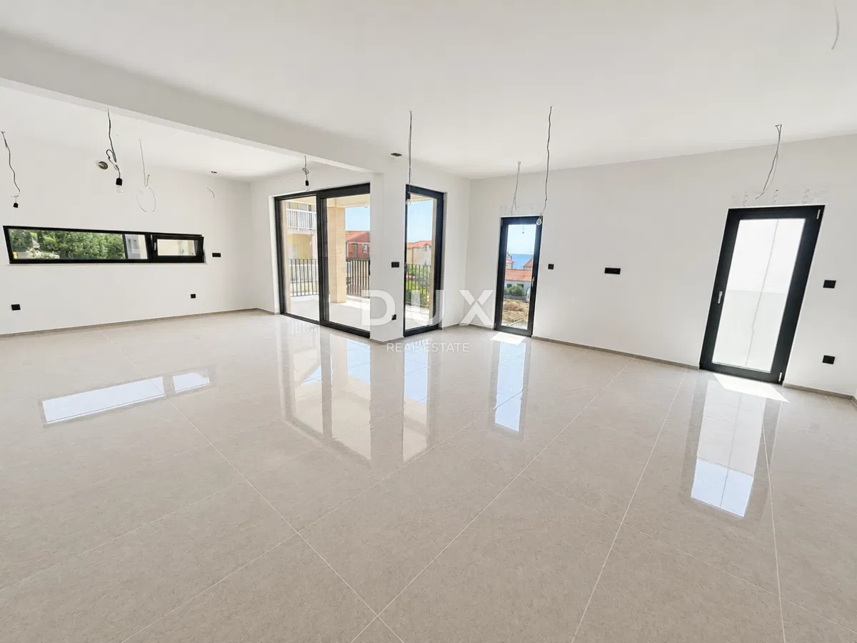 Rogoznica, Zečevo, 4-sobno stanovanje, 125,70 m2, 100 m od morja