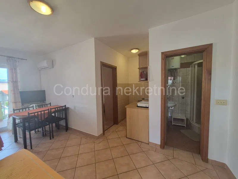 Vir – jednosobni apartman 240 m od mora