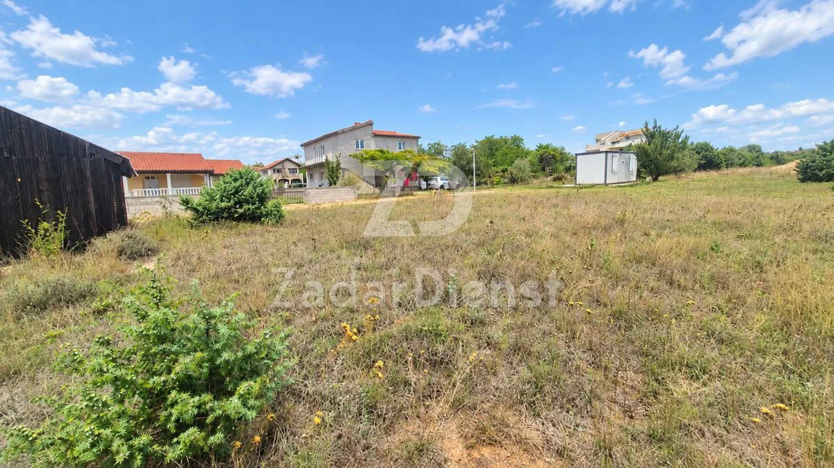 Zemljište od 496 m2 na izvrsnoj i mirnoj lokaciji u Vrsima