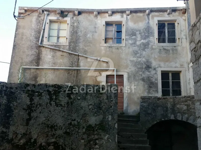 Kuća sa velikim potencijalom, udaljena 150 m od mora - Veli Iž