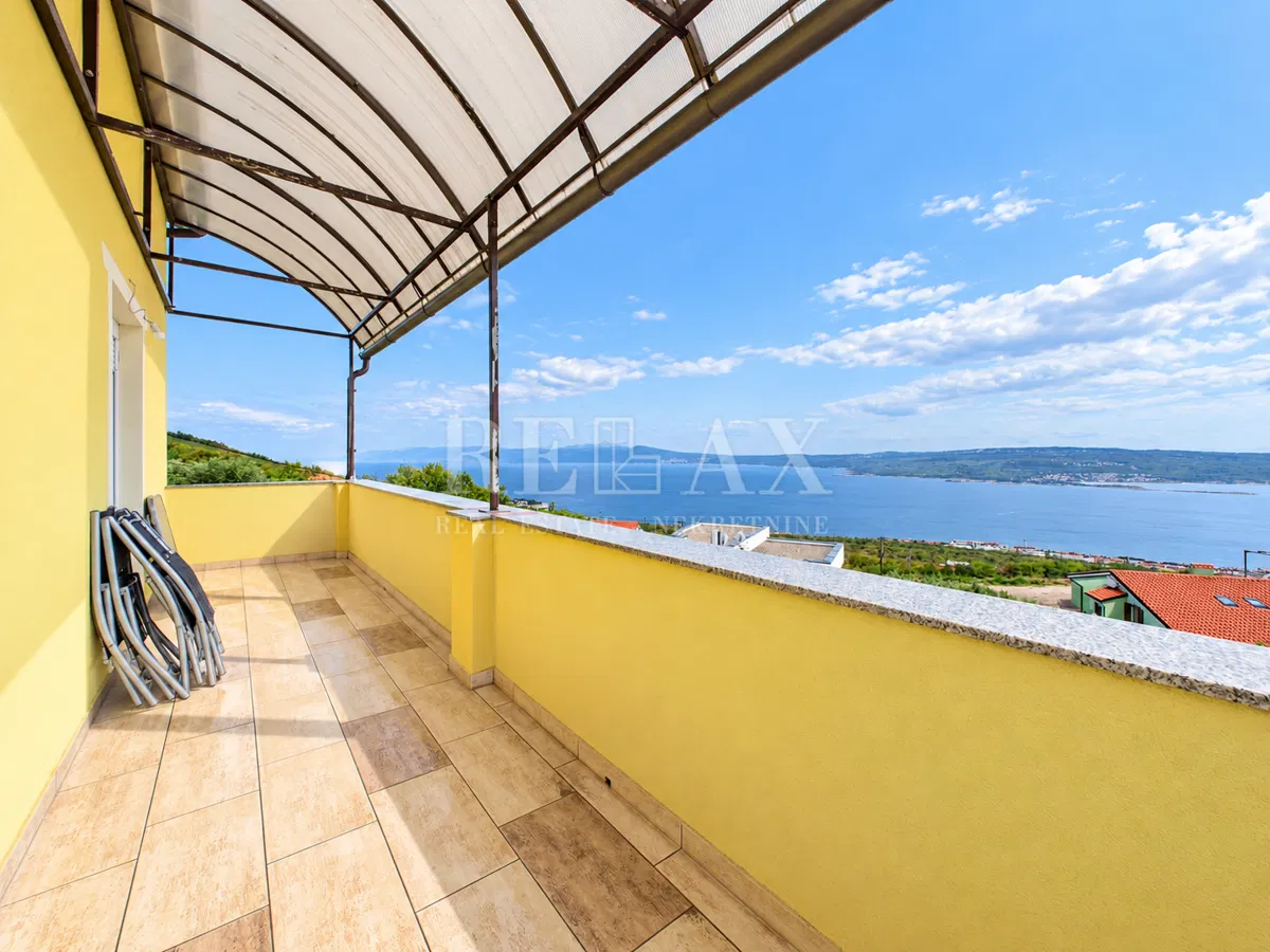 Crikvenica - kuća sa dva stana na mirnoj lokaciji