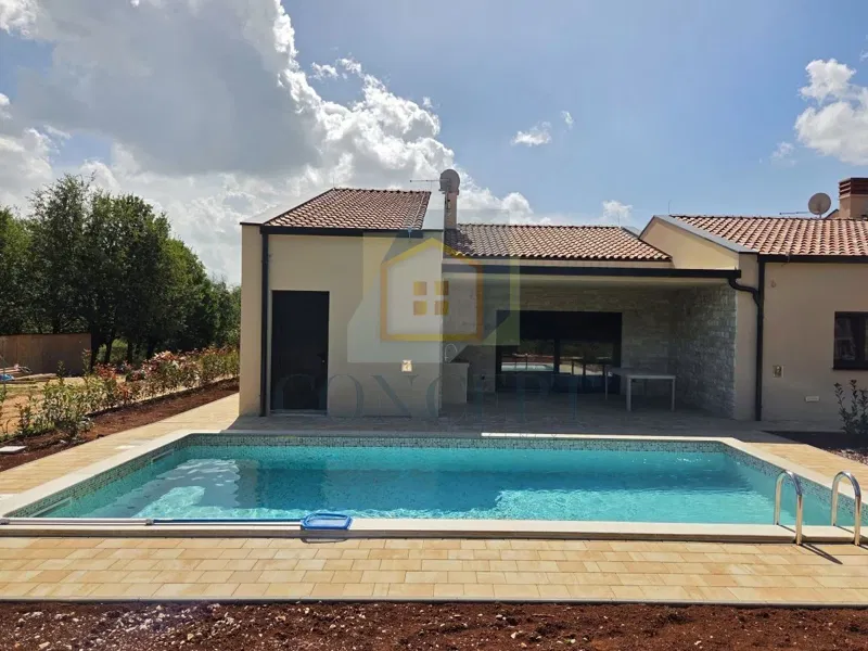 Modernes Neubauhaus mit privatem Pool nahe Poreč