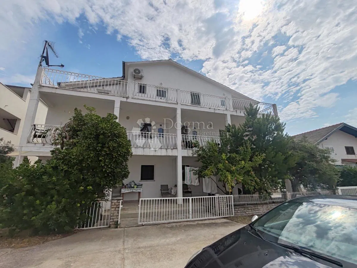 TRIBUNJ - DOM Z 8 APARTAMENTAMI - BLISKO MORZA - WIDOK NA MORZE