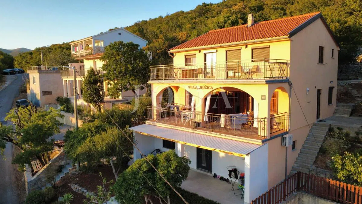 KLENOVICA, kuća sa pet aprtmana i prekrasnim pogledom na more